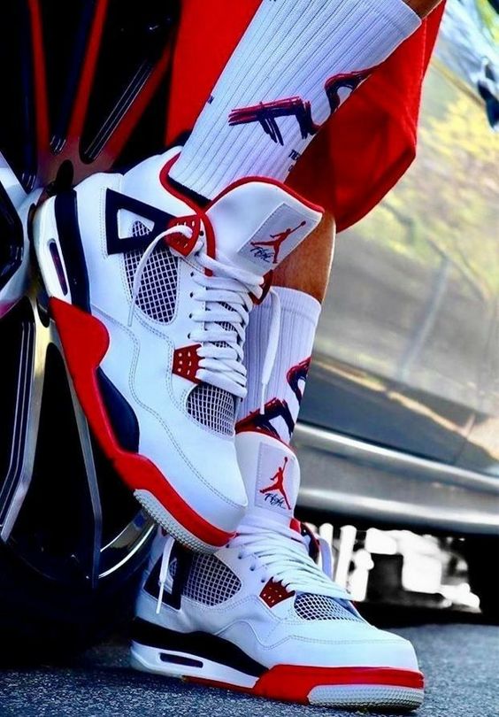 AIR JORDAN 4 ‘FIRE RED’