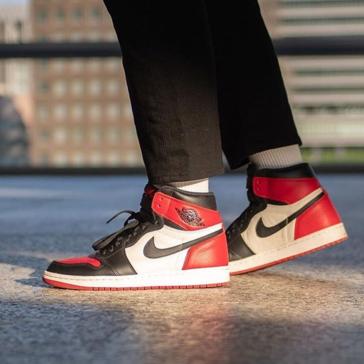 AIR JORDAN 1 Retro ‘BRED TOE’