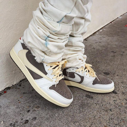 AIR JORDAN 1 LOW x TRAVIS SCOTT ‘REVERSE MOCHA’