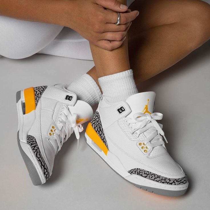 AIR JORDAN 3 ‘LASER ORANGE’